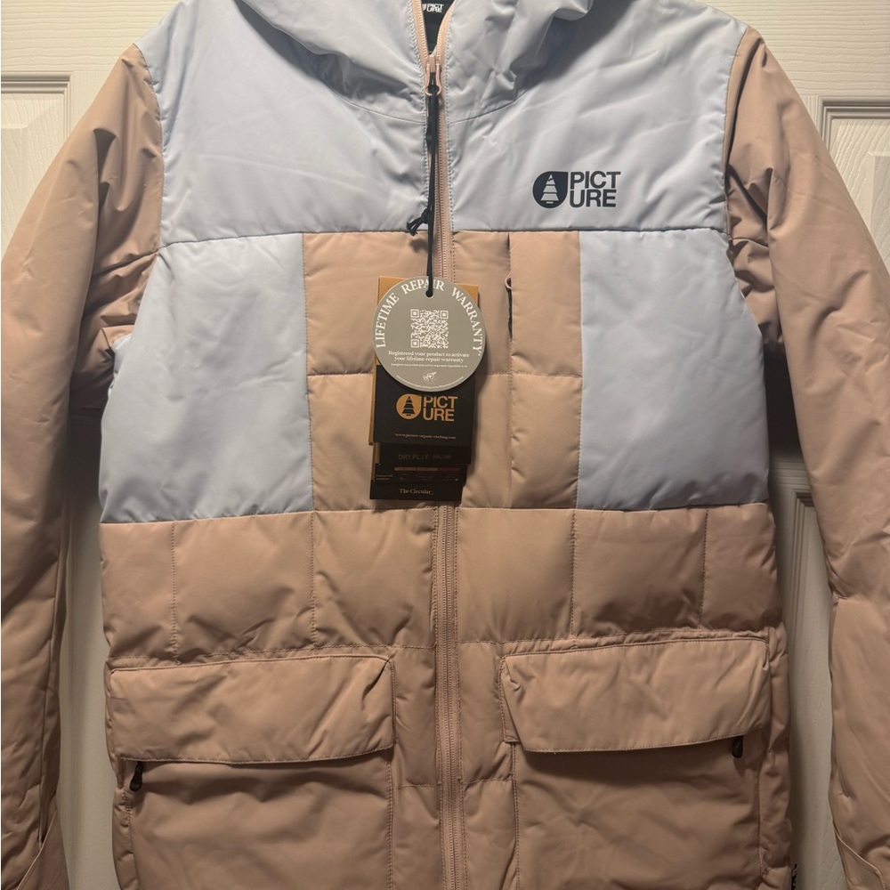 PICTURE New women’s ski jacket. Never worn